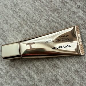 Hourglass Illusion Luminous Glow Foundation Sunscreen SPF 30, shade 6